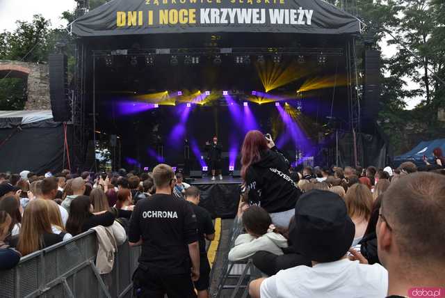[FOTO] Guzior na żywo w Ząbkowicach Śląskich. Z tym rapem to fajnie tak pykło 