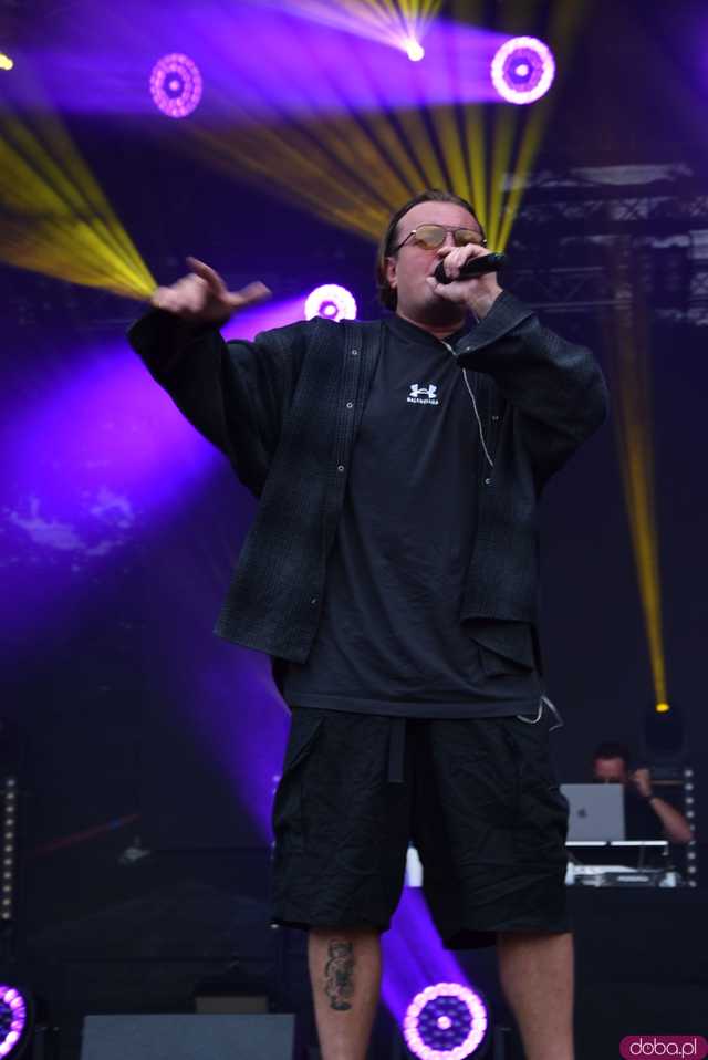 [FOTO] Guzior na żywo w Ząbkowicach Śląskich. Z tym rapem to fajnie tak pykło 