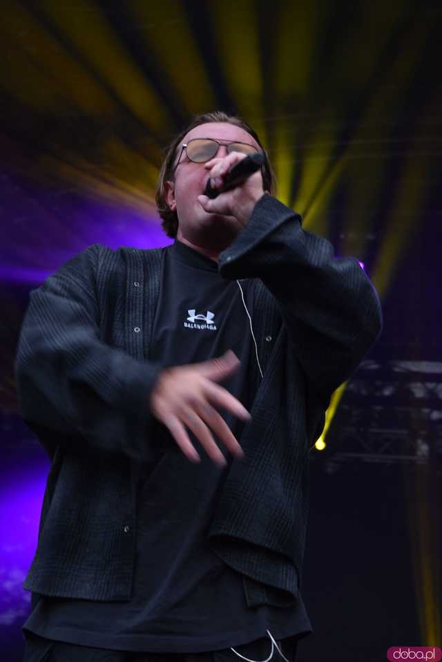 [FOTO] Guzior na żywo w Ząbkowicach Śląskich. Z tym rapem to fajnie tak pykło 