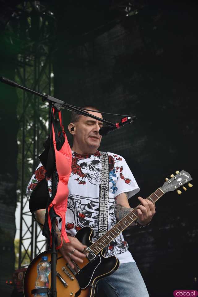 [FOTO] Na początek Kobranocka! To ona przywitała publikę drugiego dnia Dni i Nocy Krzywej Wieży 