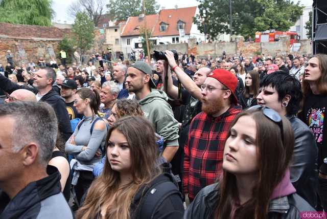 [FOTO] Na początek Kobranocka! To ona przywitała publikę drugiego dnia Dni i Nocy Krzywej Wieży 