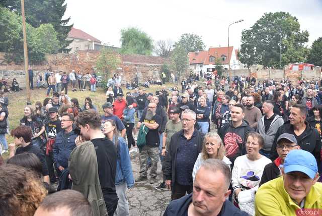 [FOTO] Na początek Kobranocka! To ona przywitała publikę drugiego dnia Dni i Nocy Krzywej Wieży 
