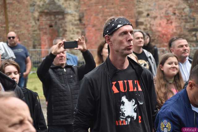 [FOTO] Na początek Kobranocka! To ona przywitała publikę drugiego dnia Dni i Nocy Krzywej Wieży 