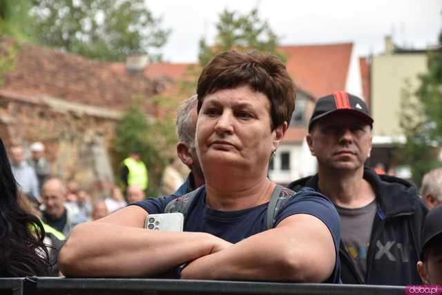 [FOTO] Na początek Kobranocka! To ona przywitała publikę drugiego dnia Dni i Nocy Krzywej Wieży 