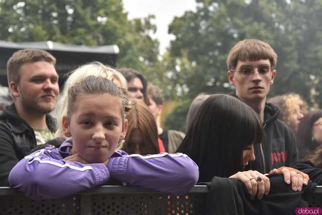 [FOTO] Na początek Kobranocka! To ona przywitała publikę drugiego dnia Dni i Nocy Krzywej Wieży 