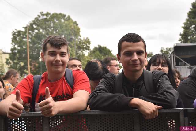 [FOTO] Na początek Kobranocka! To ona przywitała publikę drugiego dnia Dni i Nocy Krzywej Wieży 