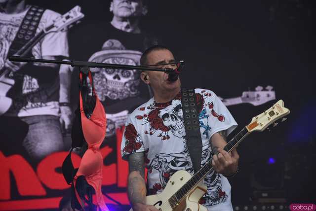 [FOTO] Na początek Kobranocka! To ona przywitała publikę drugiego dnia Dni i Nocy Krzywej Wieży 
