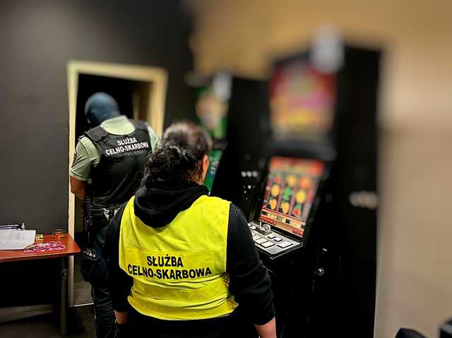 [FOTO] Niepozorny lokal w Ziębicach, a w środku nielegalny hazard