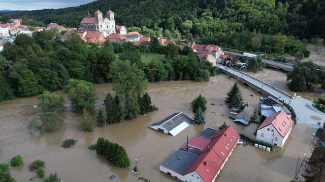 [FOTO] 10 miesięcy odbudowy Barda po powodzi. Co udało się zrobić w tym czasie?