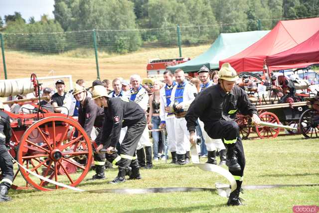 [FOTO, WIDEO] Strażacka rywalizacja w Lubnowie. Znamy zwycięzców zawodów XI Zlotu Starych Sikawek!