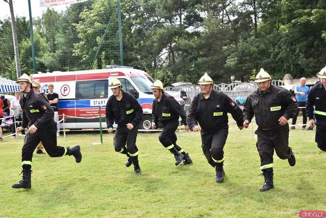 [FOTO, WIDEO] Strażacka rywalizacja w Lubnowie. Znamy zwycięzców zawodów XI Zlotu Starych Sikawek!