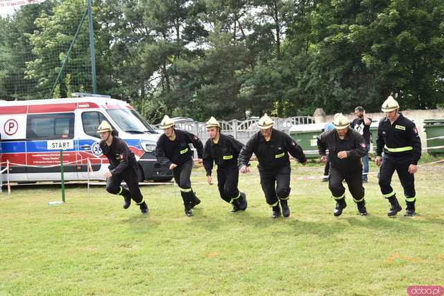 [FOTO, WIDEO] Strażacka rywalizacja w Lubnowie. Znamy zwycięzców zawodów XI Zlotu Starych Sikawek!