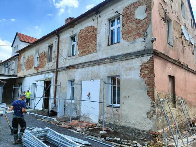 [FOTO] Gmina Ziębice dofinansowuje remonty zabytkowych kamienic w Henrykowie