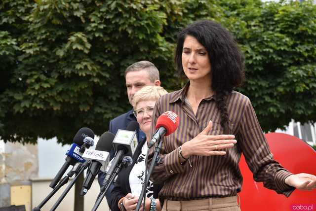 [FOTO, WIDEO] Czy uczniowie wrócą do szkoły we wrześniu? Jak zmieni się Centrum Kultury w Bardzie? Rząd przekazał kolejne miliony na odbudowę 