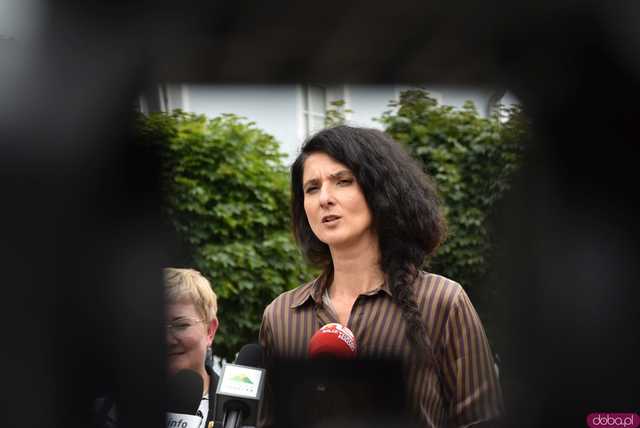 [FOTO, WIDEO] Czy uczniowie wrócą do szkoły we wrześniu? Jak zmieni się Centrum Kultury w Bardzie? Rząd przekazał kolejne miliony na odbudowę 