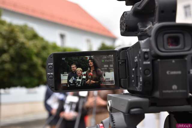 [FOTO, WIDEO] Czy uczniowie wrócą do szkoły we wrześniu? Jak zmieni się Centrum Kultury w Bardzie? Rząd przekazał kolejne miliony na odbudowę 