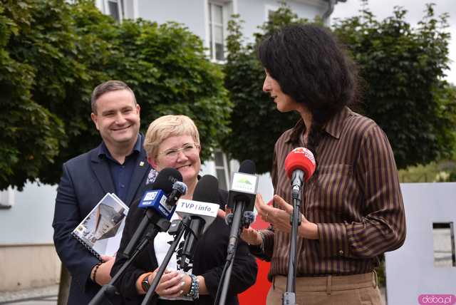 [FOTO, WIDEO] Czy uczniowie wrócą do szkoły we wrześniu? Jak zmieni się Centrum Kultury w Bardzie? Rząd przekazał kolejne miliony na odbudowę 
