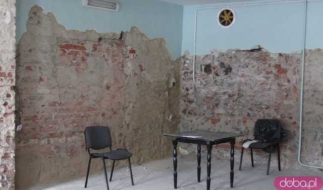 [FOTO, WIDEO] Czy uczniowie wrócą do szkoły we wrześniu? Jak zmieni się Centrum Kultury w Bardzie? Rząd przekazał kolejne miliony na odbudowę 