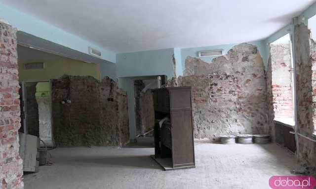[FOTO, WIDEO] Czy uczniowie wrócą do szkoły we wrześniu? Jak zmieni się Centrum Kultury w Bardzie? Rząd przekazał kolejne miliony na odbudowę 