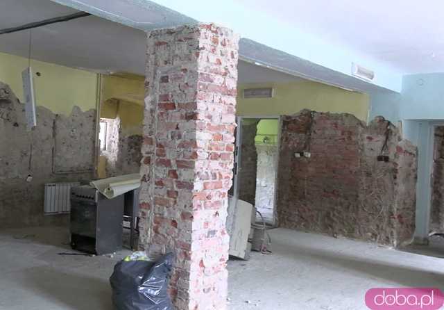 [FOTO, WIDEO] Czy uczniowie wrócą do szkoły we wrześniu? Jak zmieni się Centrum Kultury w Bardzie? Rząd przekazał kolejne miliony na odbudowę 