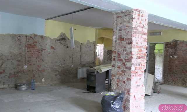 [FOTO, WIDEO] Czy uczniowie wrócą do szkoły we wrześniu? Jak zmieni się Centrum Kultury w Bardzie? Rząd przekazał kolejne miliony na odbudowę 