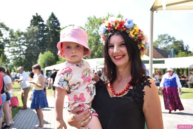[FOTO, WIDEO] Tradycja bez rywalizacji. Za nami III Spotkanie Zespołów Ludowych w Przedborowej