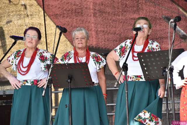 [FOTO, WIDEO] Tradycja bez rywalizacji. Za nami III Spotkanie Zespołów Ludowych w Przedborowej