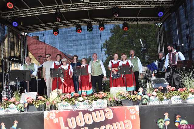 [FOTO, WIDEO] Tradycja bez rywalizacji. Za nami III Spotkanie Zespołów Ludowych w Przedborowej