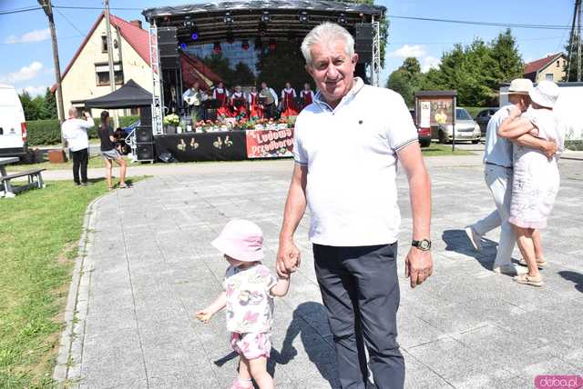 [FOTO, WIDEO] Tradycja bez rywalizacji. Za nami III Spotkanie Zespołów Ludowych w Przedborowej