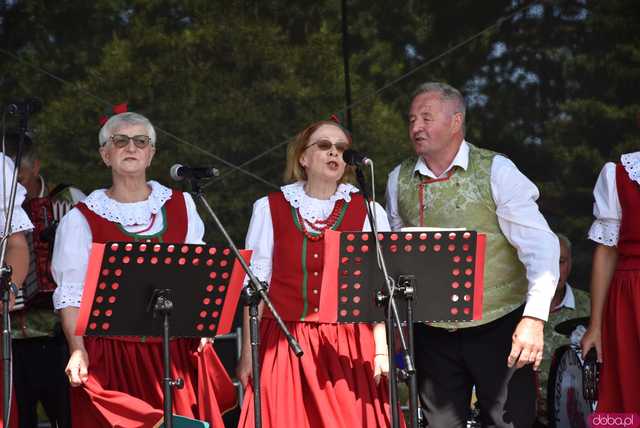 [FOTO, WIDEO] Tradycja bez rywalizacji. Za nami III Spotkanie Zespołów Ludowych w Przedborowej