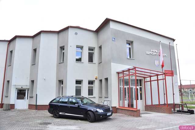 [FOTO, WIDEO] Ruszyła modernizacja Hali Sportowej w Kamieńcu Ząbkowickim. Czy uczniowie skorzystają z niej już we wrześniu?