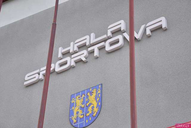 [FOTO, WIDEO] Ruszyła modernizacja Hali Sportowej w Kamieńcu Ząbkowickim. Czy uczniowie skorzystają z niej już we wrześniu?