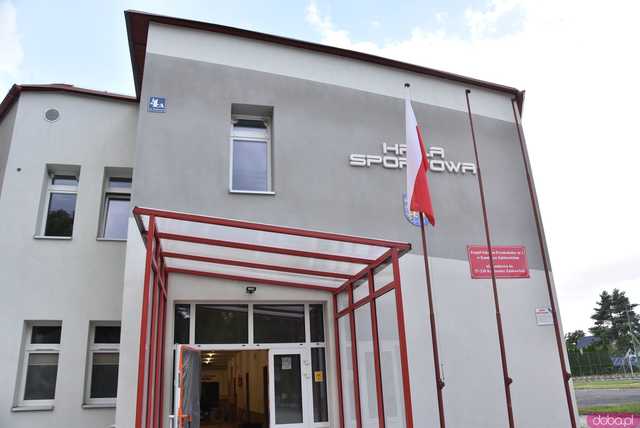 [FOTO, WIDEO] Ruszyła modernizacja Hali Sportowej w Kamieńcu Ząbkowickim. Czy uczniowie skorzystają z niej już we wrześniu?