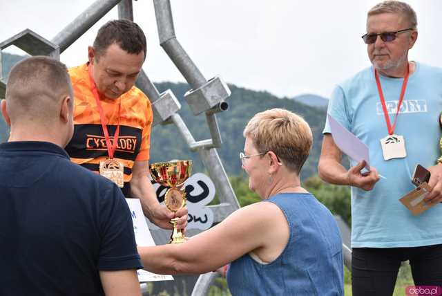 [FOTO, WIDEO] Burmistrz na motocyklu, krew na rynku i tłumy na rowerach, czyli otwarcie sezonu rowerowego w Bardzie