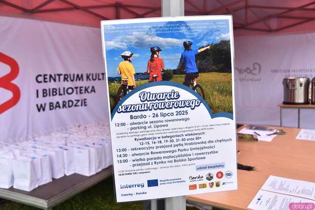 [FOTO, WIDEO] Burmistrz na motocyklu, krew na rynku i tłumy na rowerach, czyli otwarcie sezonu rowerowego w Bardzie