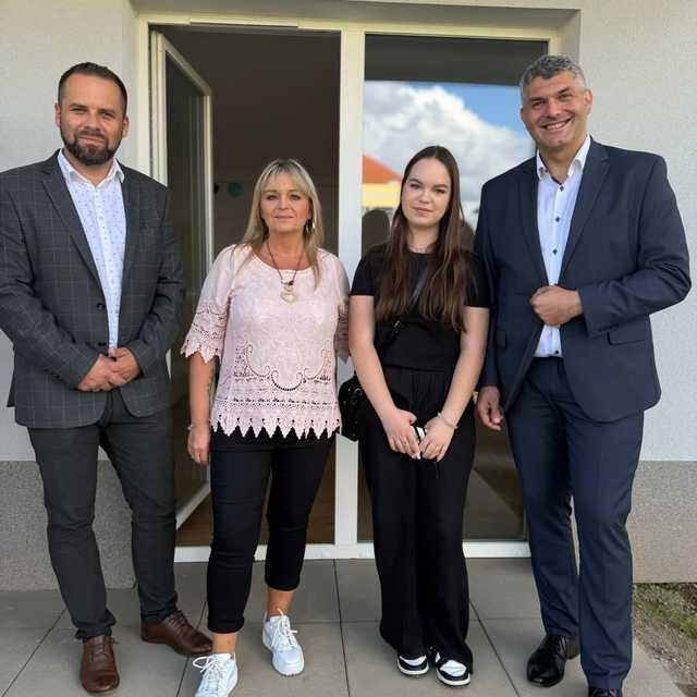 [FOTO] 24 rodziny odebrały klucze do lokali na Osiedlu Owocowym w Ząbkowicach Ślskich