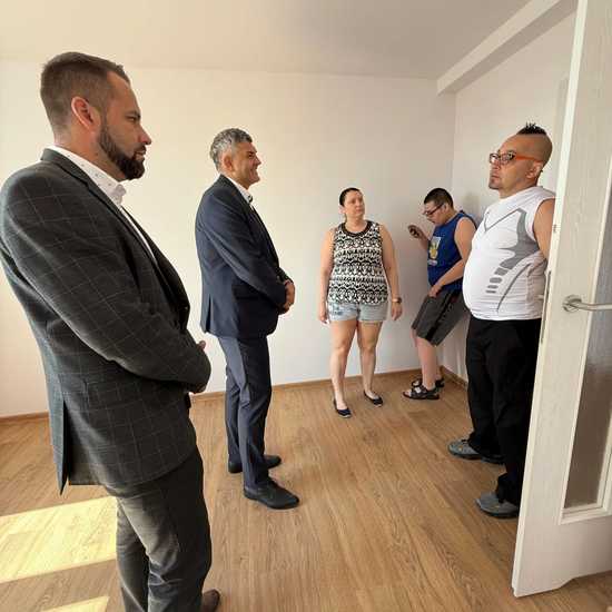 [FOTO] 24 rodziny odebrały klucze do lokali na Osiedlu Owocowym w Ząbkowicach Ślskich