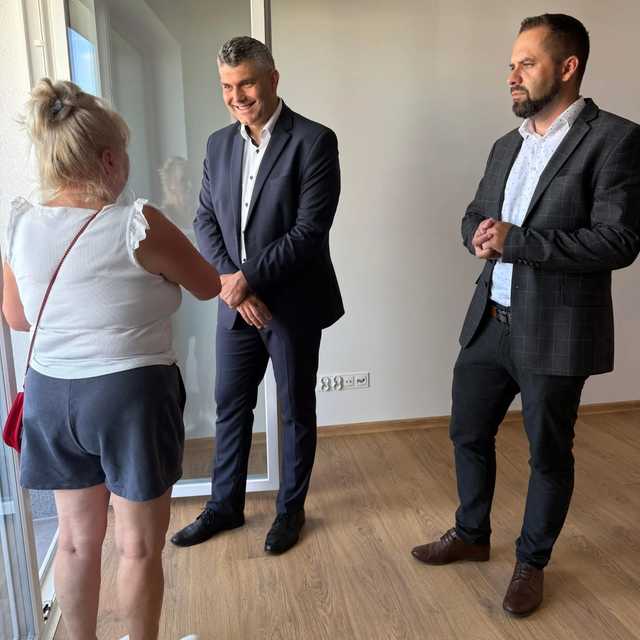 [FOTO] 24 rodziny odebrały klucze do lokali na Osiedlu Owocowym w Ząbkowicach Ślskich