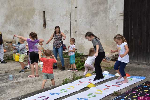 [FOTO, WIDEO] Dzień Róży w Różanej z grą terenową i animacjami. Nowa tradycja zyskuje popularność