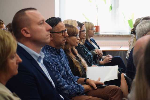 [FOTO] Szefowa MEN w Słupcu. Samorządowcy z powiatu ząbkowickiego nie kryli obaw o przyszłość małych szkół