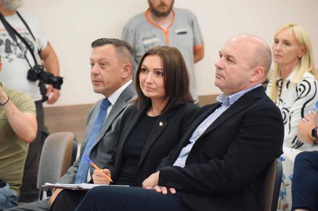 [FOTO] Szefowa MEN w Słupcu. Samorządowcy z powiatu ząbkowickiego nie kryli obaw o przyszłość małych szkół