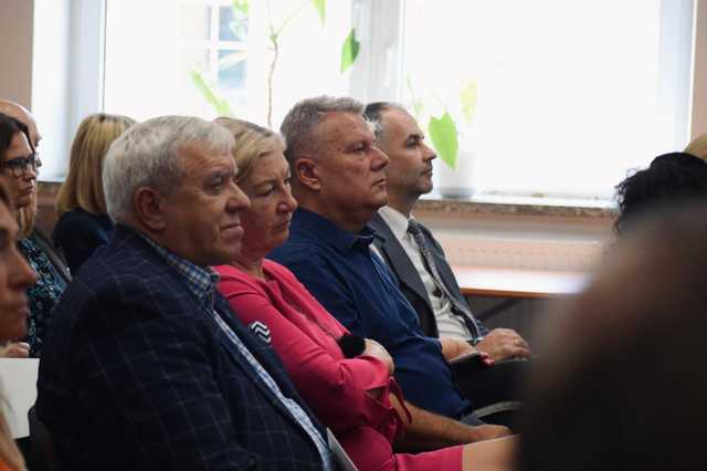 [FOTO] Szefowa MEN w Słupcu. Samorządowcy z powiatu ząbkowickiego nie kryli obaw o przyszłość małych szkół