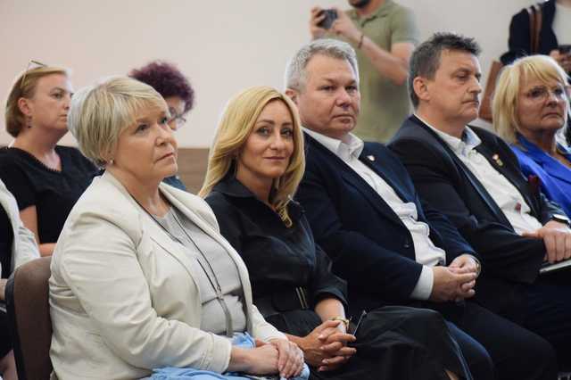 [FOTO] Szefowa MEN w Słupcu. Samorządowcy z powiatu ząbkowickiego nie kryli obaw o przyszłość małych szkół
