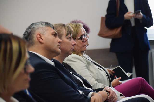 [FOTO] Szefowa MEN w Słupcu. Samorządowcy z powiatu ząbkowickiego nie kryli obaw o przyszłość małych szkół