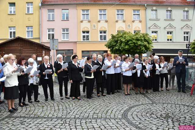 [FOTO] Deszcz nie zwolnił nas z obowiązku upamiętnienia wszystkich walczących w Powstaniu Warszawskim 