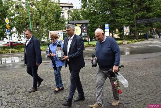 [FOTO] Deszcz nie zwolnił nas z obowiązku upamiętnienia wszystkich walczących w Powstaniu Warszawskim 