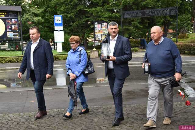 [FOTO] Deszcz nie zwolnił nas z obowiązku upamiętnienia wszystkich walczących w Powstaniu Warszawskim 