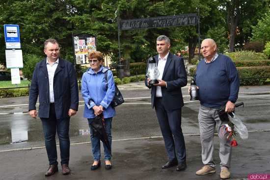 [FOTO] Deszcz nie zwolnił nas z obowiązku upamiętnienia wszystkich walczących w Powstaniu Warszawskim 