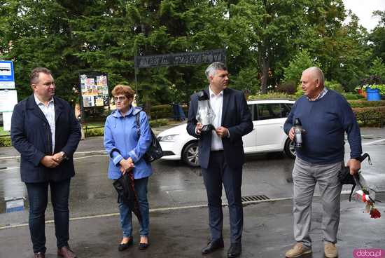 [FOTO] Deszcz nie zwolnił nas z obowiązku upamiętnienia wszystkich walczących w Powstaniu Warszawskim 