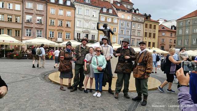 [FOTO] Mieszkańcy gminy Bardo oddali hołd bohaterom Powstania w stolicy